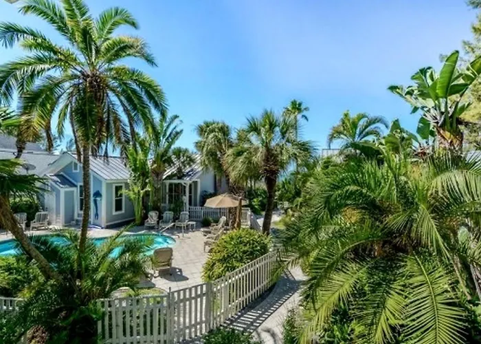 Holiday home Charming Retreat With A Poolside Porch Near Tampa, Florida Clearwater Beach